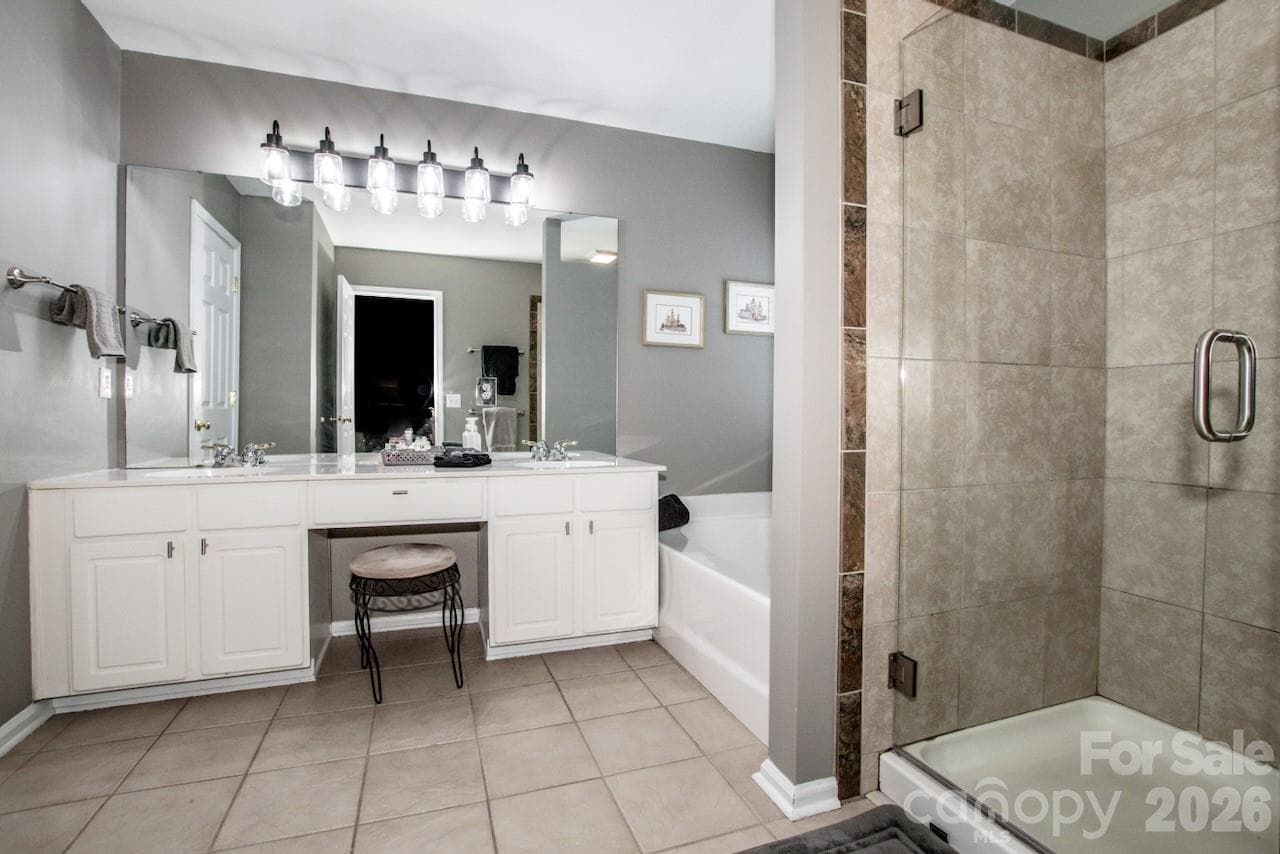 Ensuite Primary Bath - 111 Comata Road, Mooresville