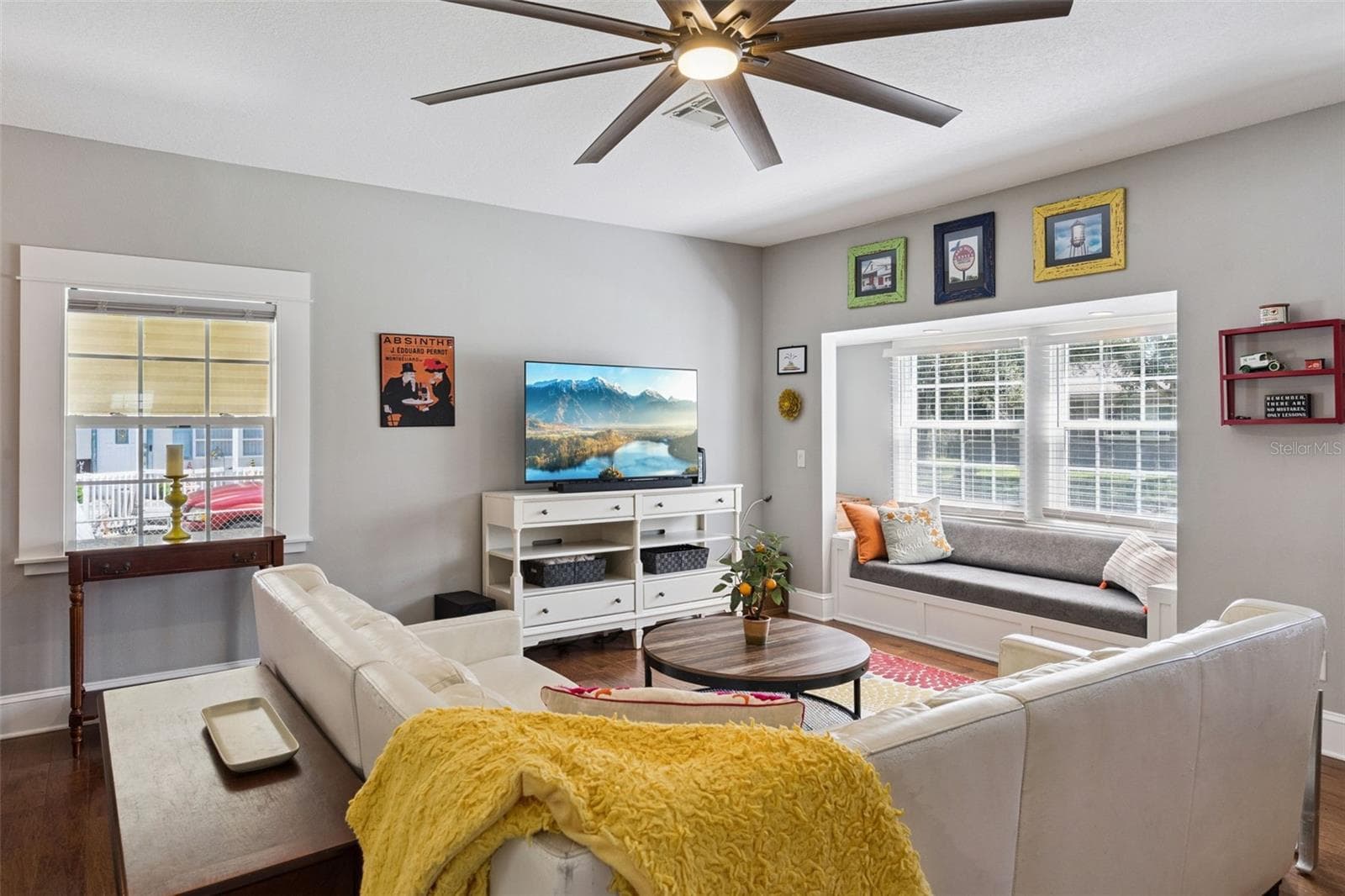 Living Room and Built-in Window Seat - 325 W NEWELL ST, WINTER GARDEN