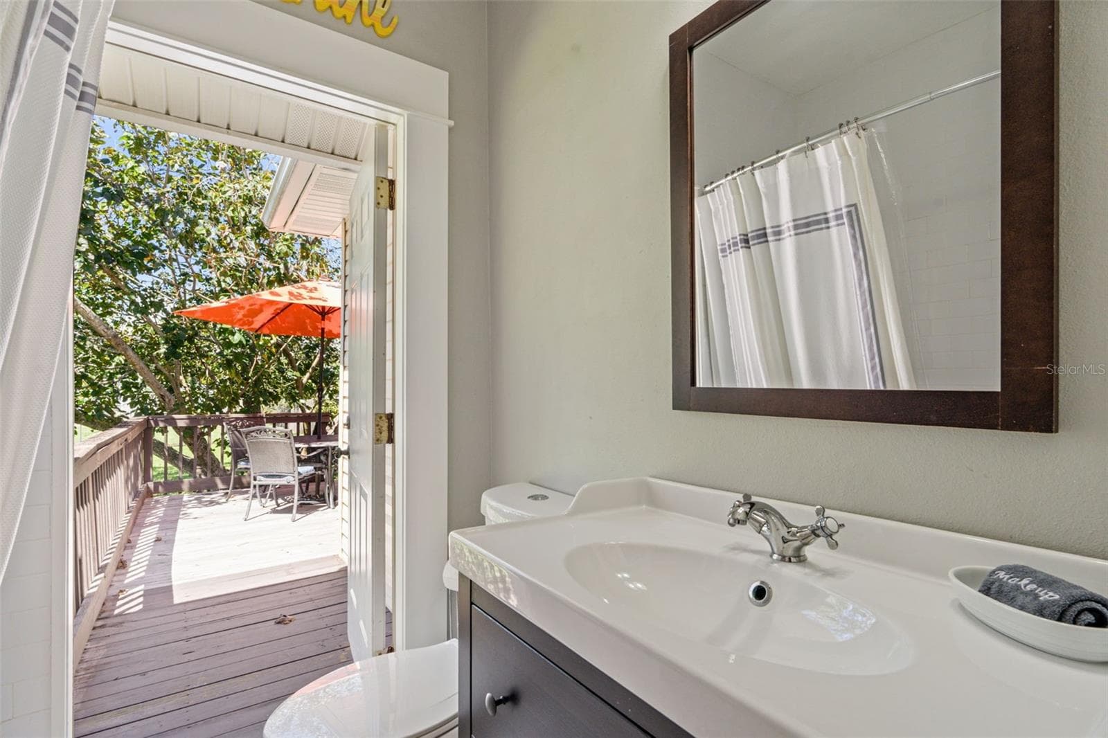Bathroom 2 with access to the backyard - 325 W NEWELL ST, WINTER GARDEN