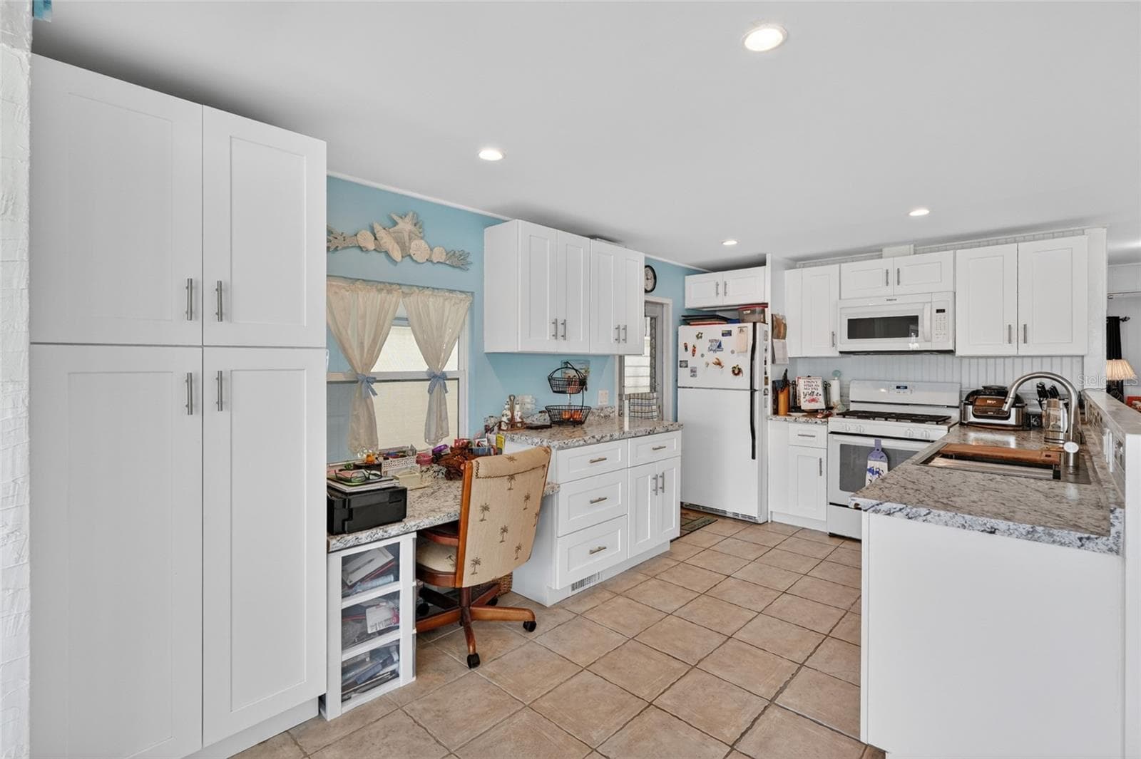 Mobile Home at 18675 US HIGHWAY 19 N #311, CLEARWATER, photo 6 of 29