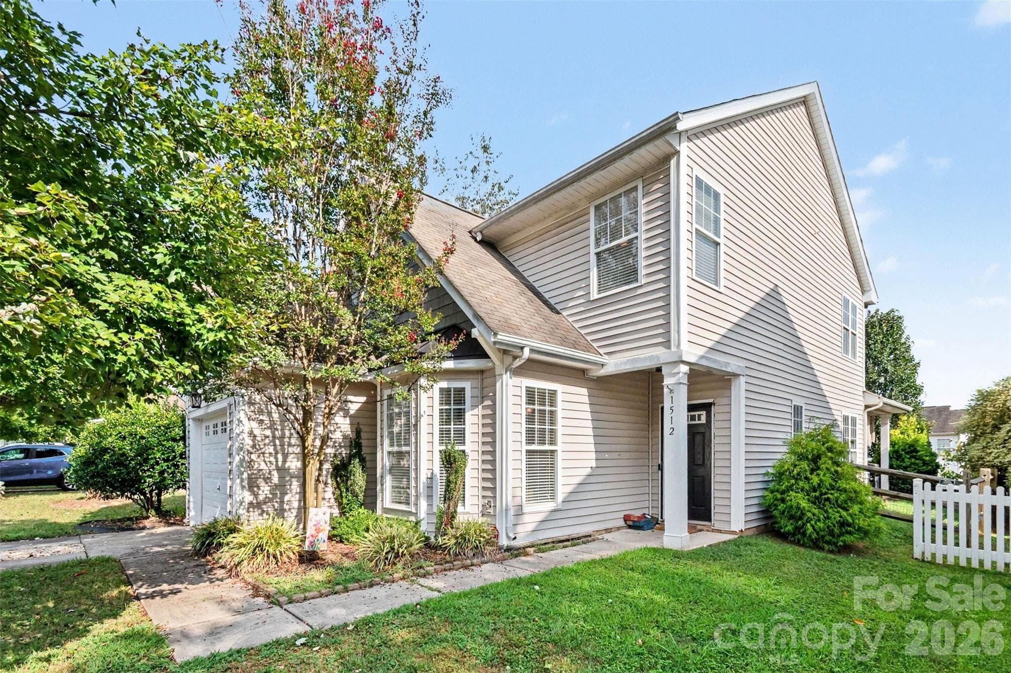 Single Family Residence at 1512 Bitter Creek Drive, Charlotte, photo 2 of 28