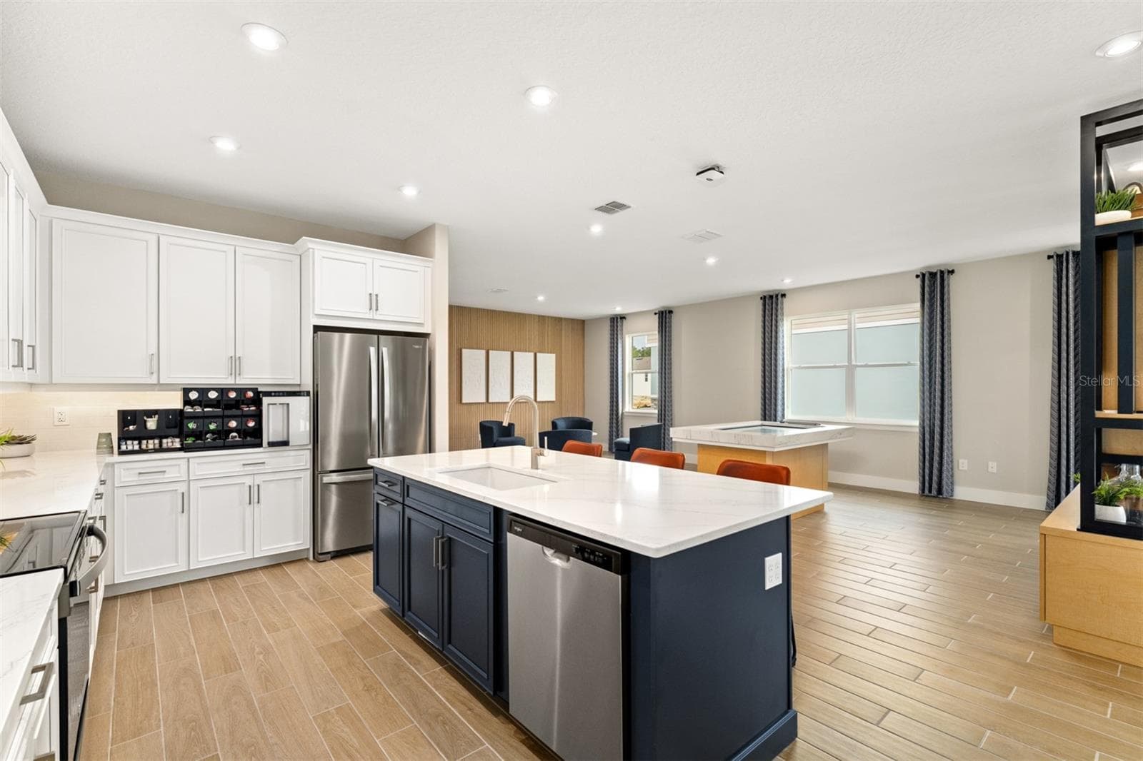 Rainwood Pinnacle Model Kitchen - 370 FREE RANGE DR, GROVELAND