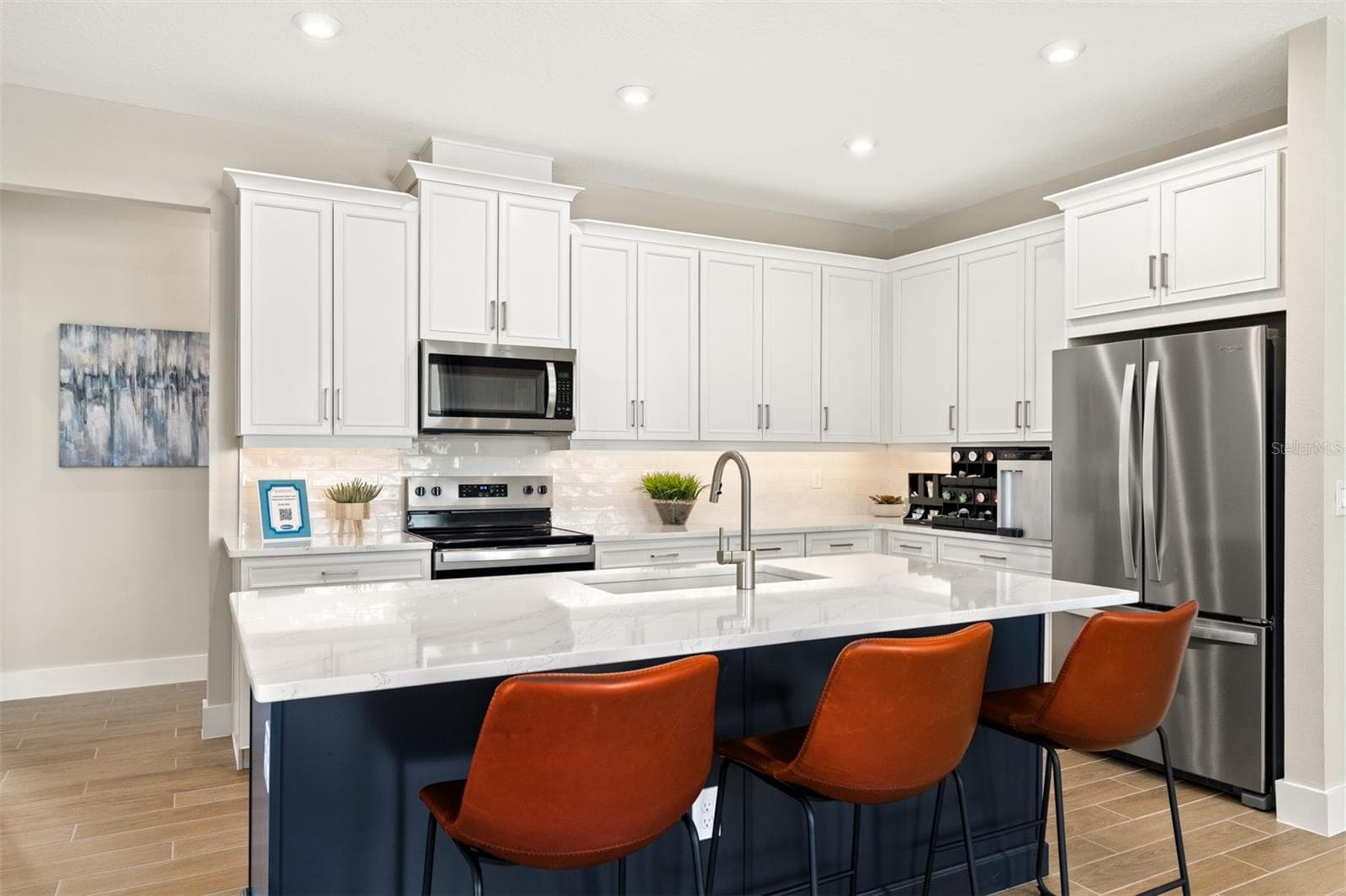 Rainwood Pinnacle Model Kitchen - 370 FREE RANGE DR, GROVELAND