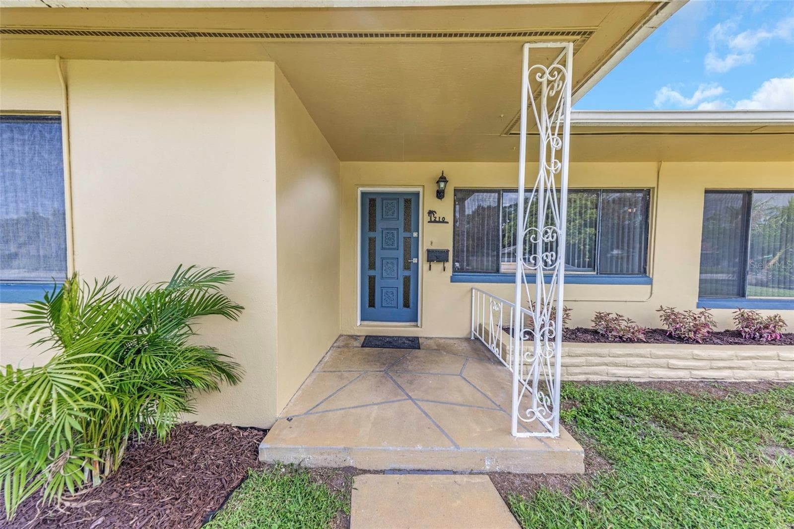 Entryway - 210 S SATURN AVE, CLEARWATER