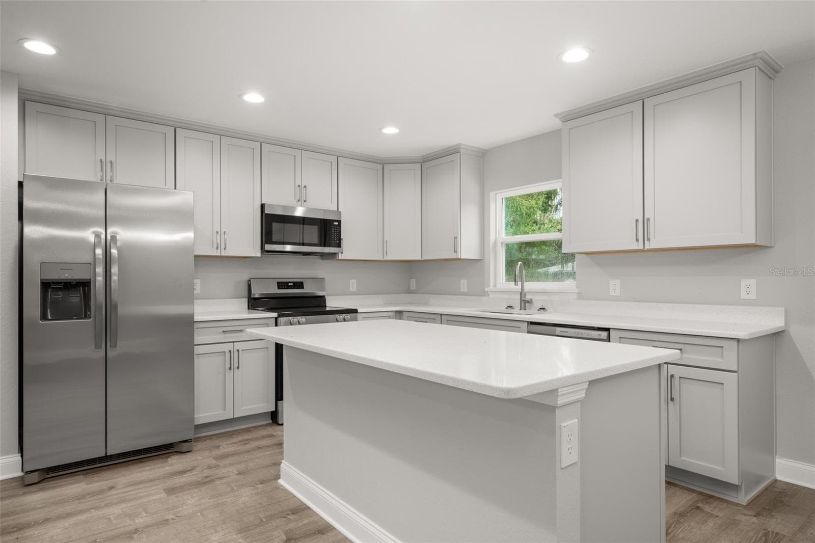 Single Family Residence at 6025 CYPRESS TER, SEBRING, photo 6 of 46