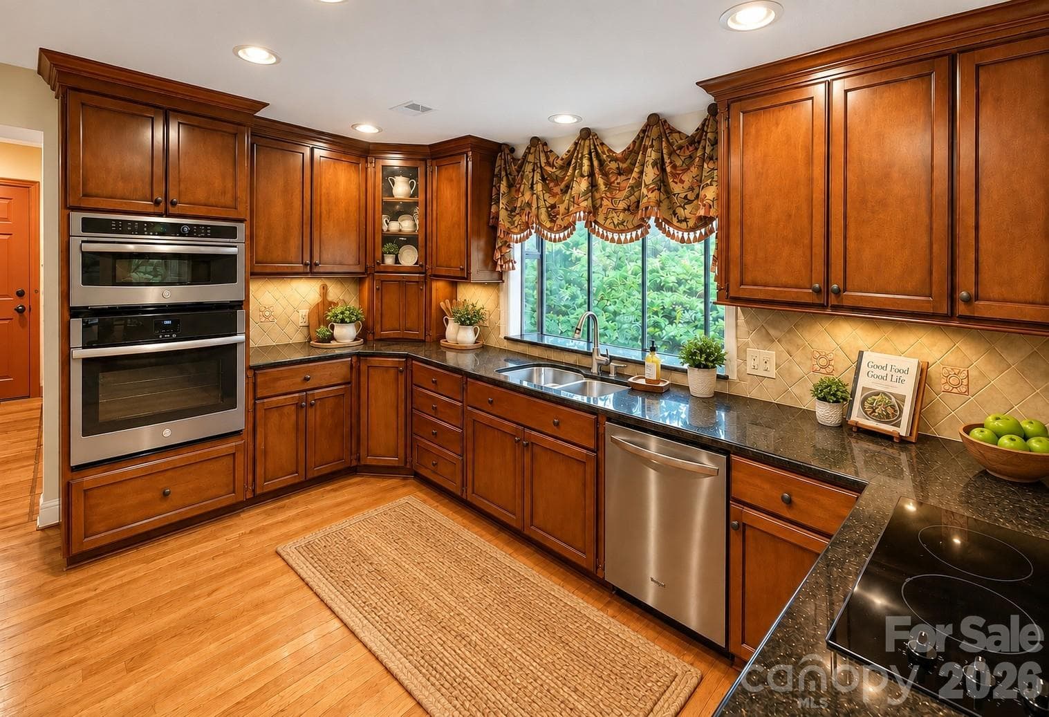 Beautiful and very functional kitchen - 4821 Elmhurst Drive NE, Hickory