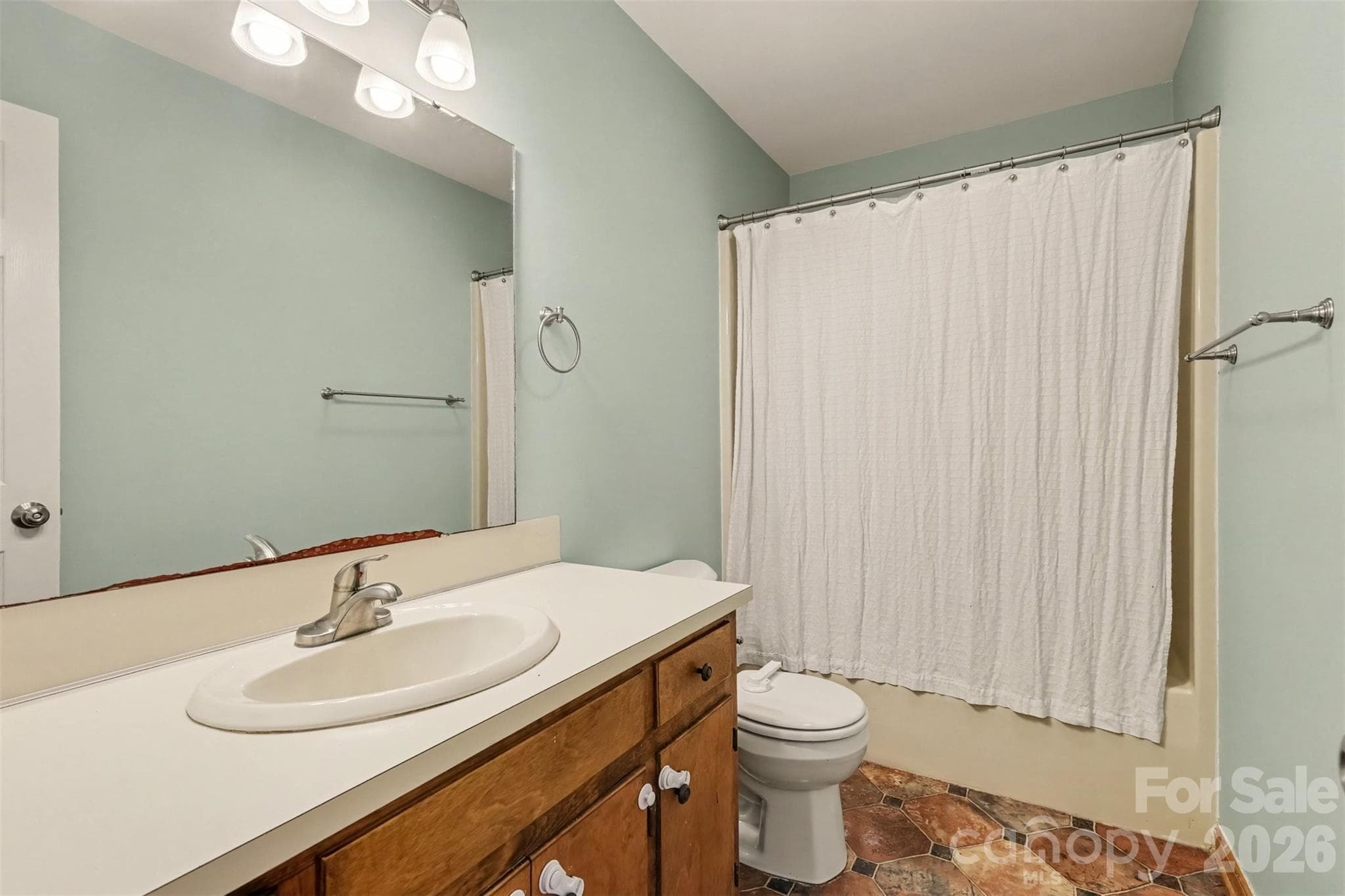 Guest Bath - 248 Hillcrest Avenue, Rock Hill