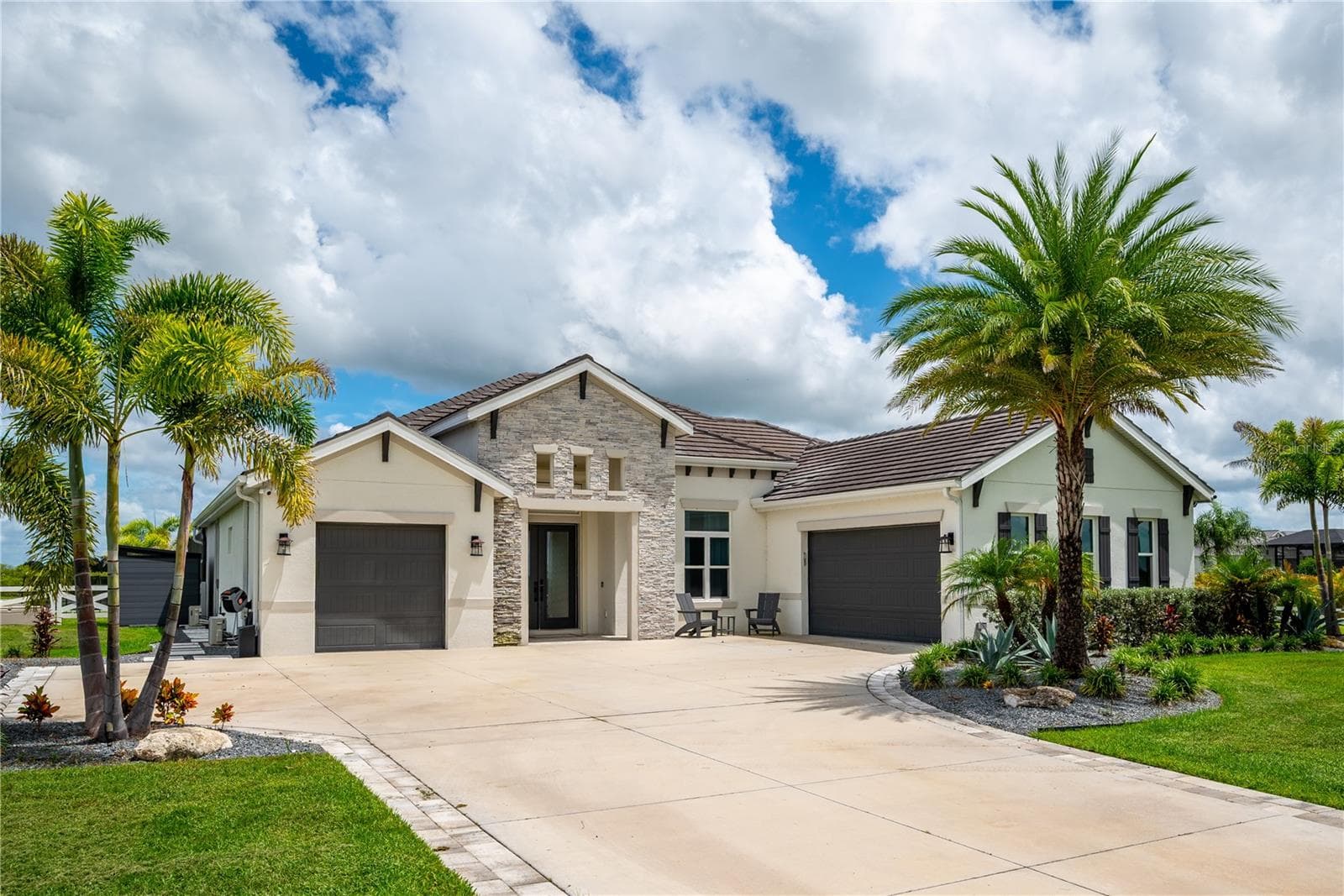 Single Family Residence at 3527 QUIVER CT, SARASOTA, photo 3 of 64