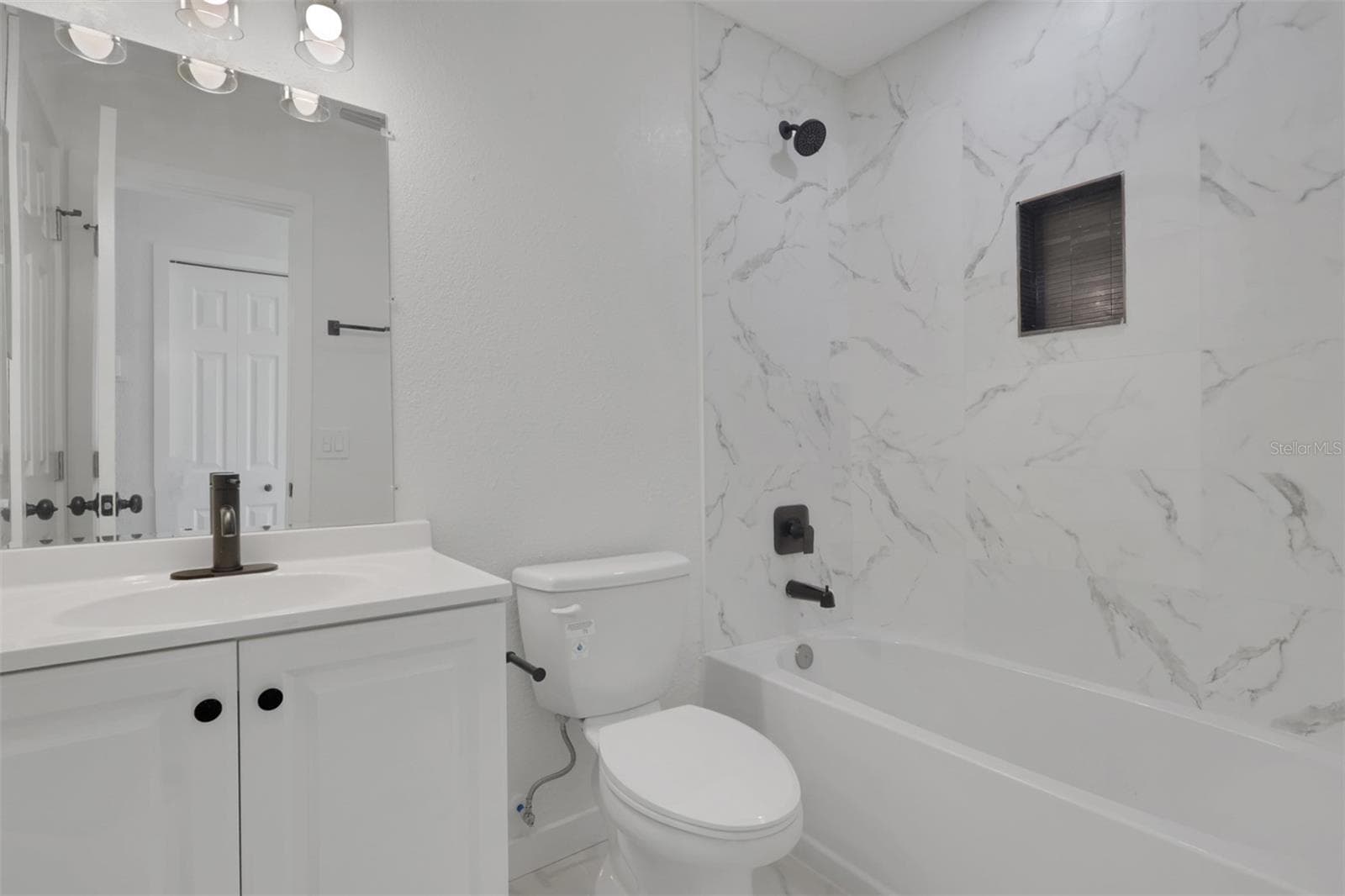 Single Family Residence at 6121 MYRTLEWOOD RD, NORTH PORT, photo 16 of 28