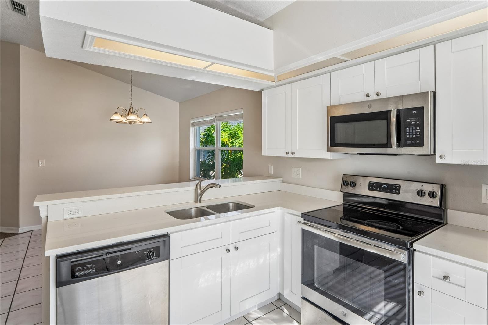 Single Family Residence at 652 SAND RIDGE DR, VALRICO, photo 7 of 25