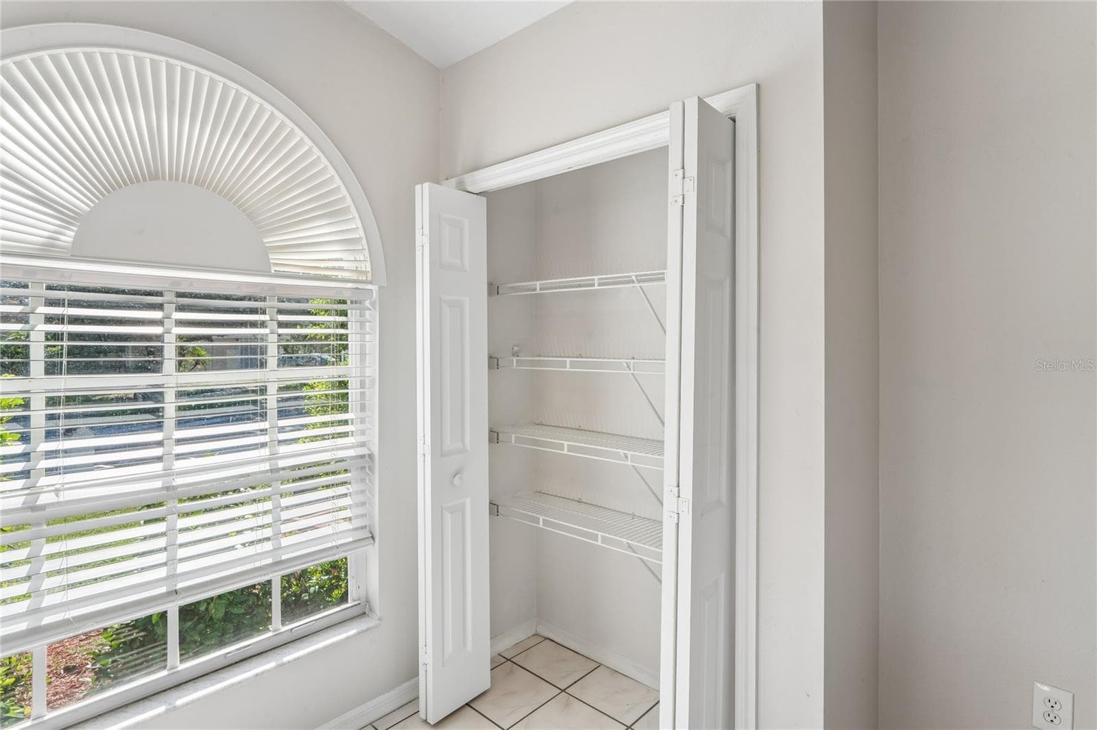 Single Family Residence at 652 SAND RIDGE DR, VALRICO, photo 8 of 25