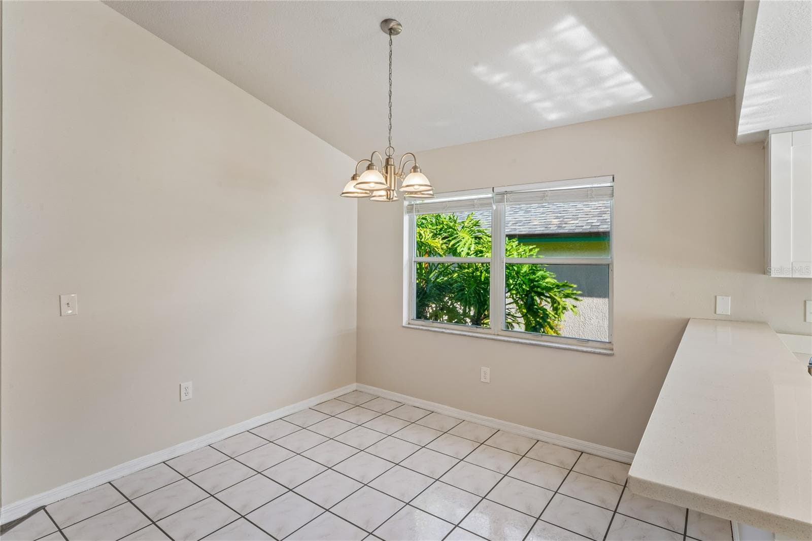 Single Family Residence at 652 SAND RIDGE DR, VALRICO, photo 9 of 25