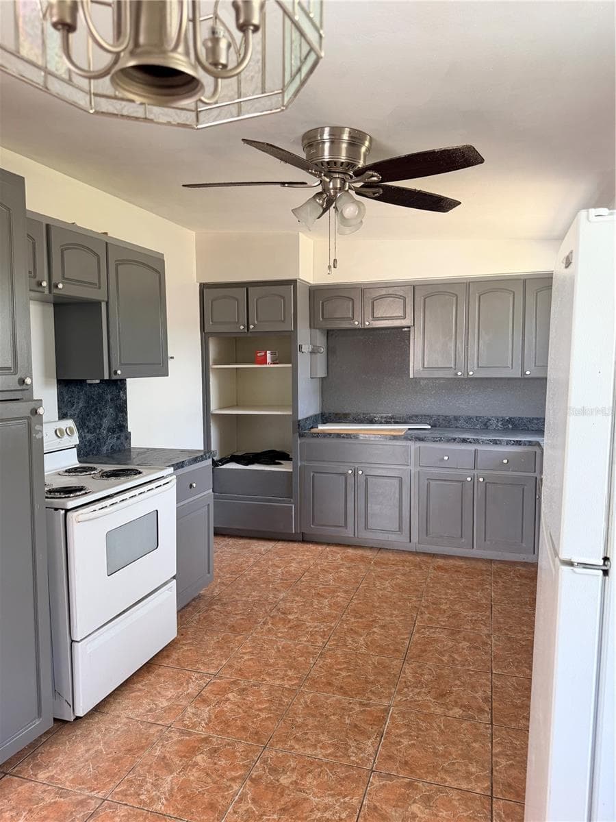 Single Family Residence at 3400 SUNSET DR W, WINTER HAVEN, photo 3 of 18