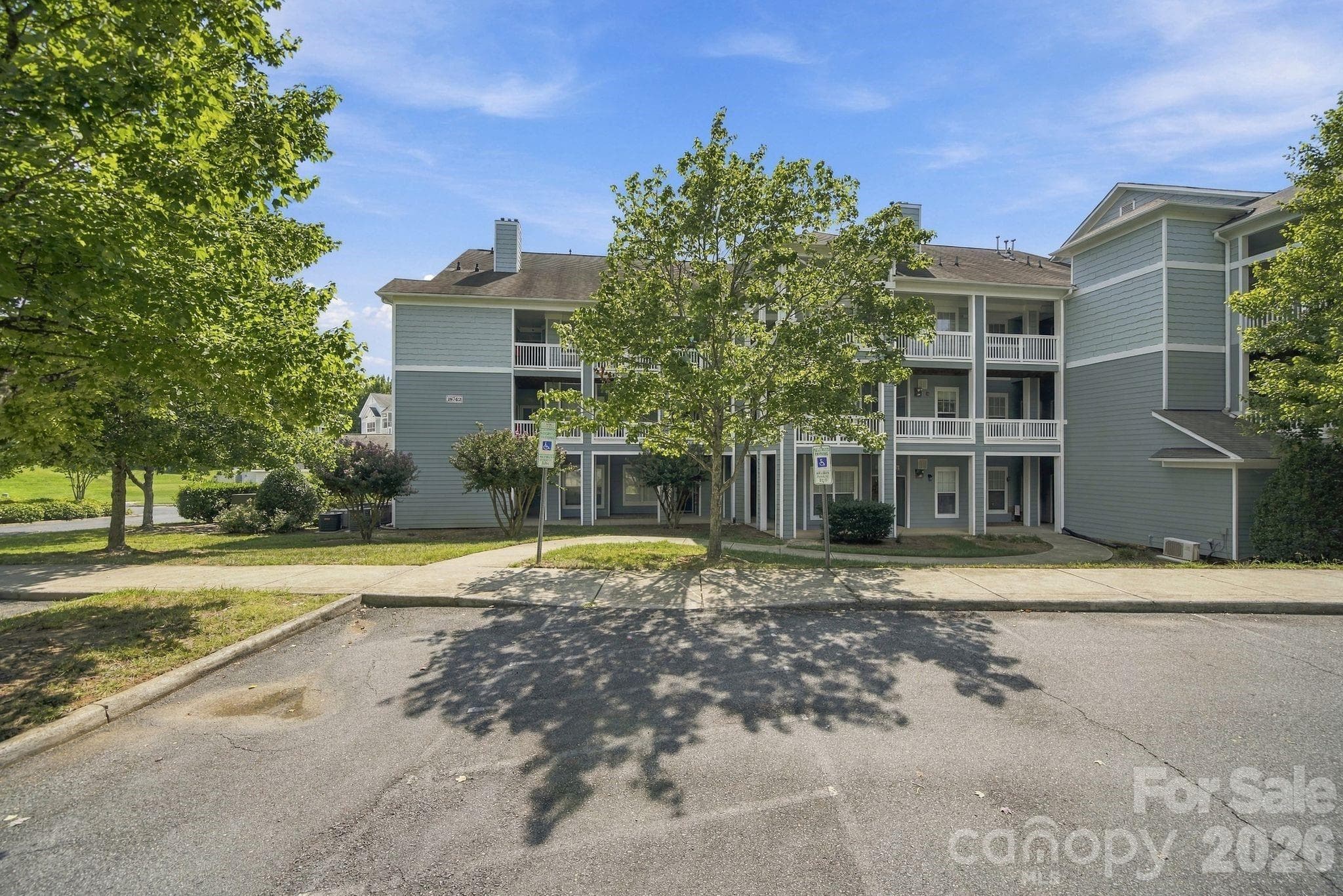 Condominium at 18742 Nautical Drive, Cornelius, photo 2 of 35
