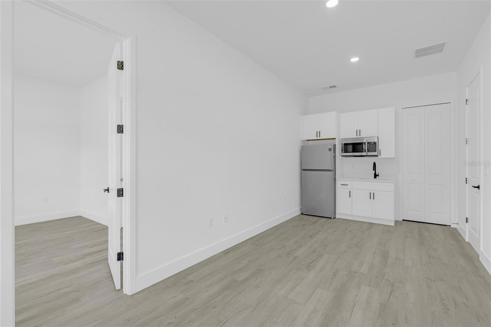 in law kitchen - 15085 SW 50TH AVENUE RD, OCALA