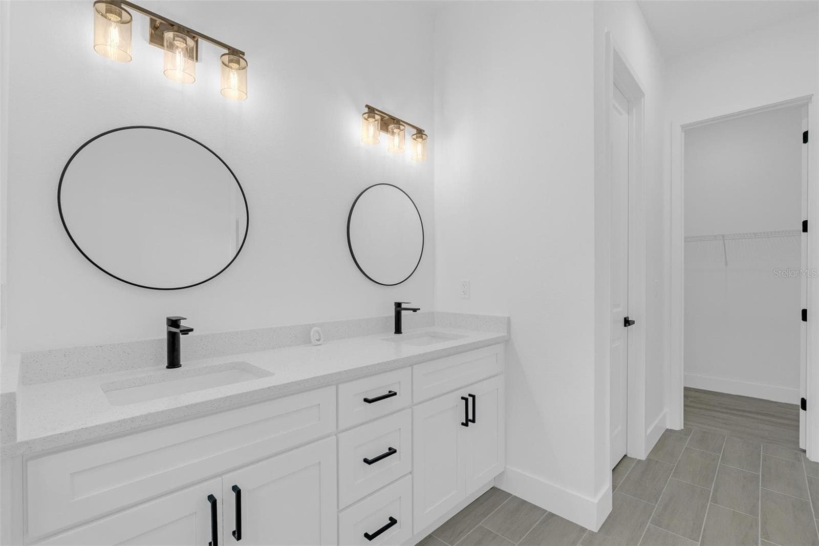 master bathroom - 15085 SW 50TH AVENUE RD, OCALA