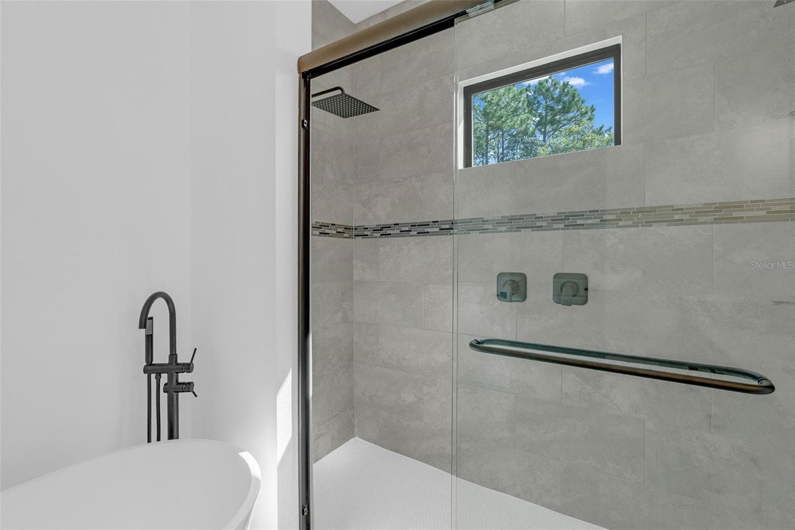 master bathroom - 15085 SW 50TH AVENUE RD, OCALA