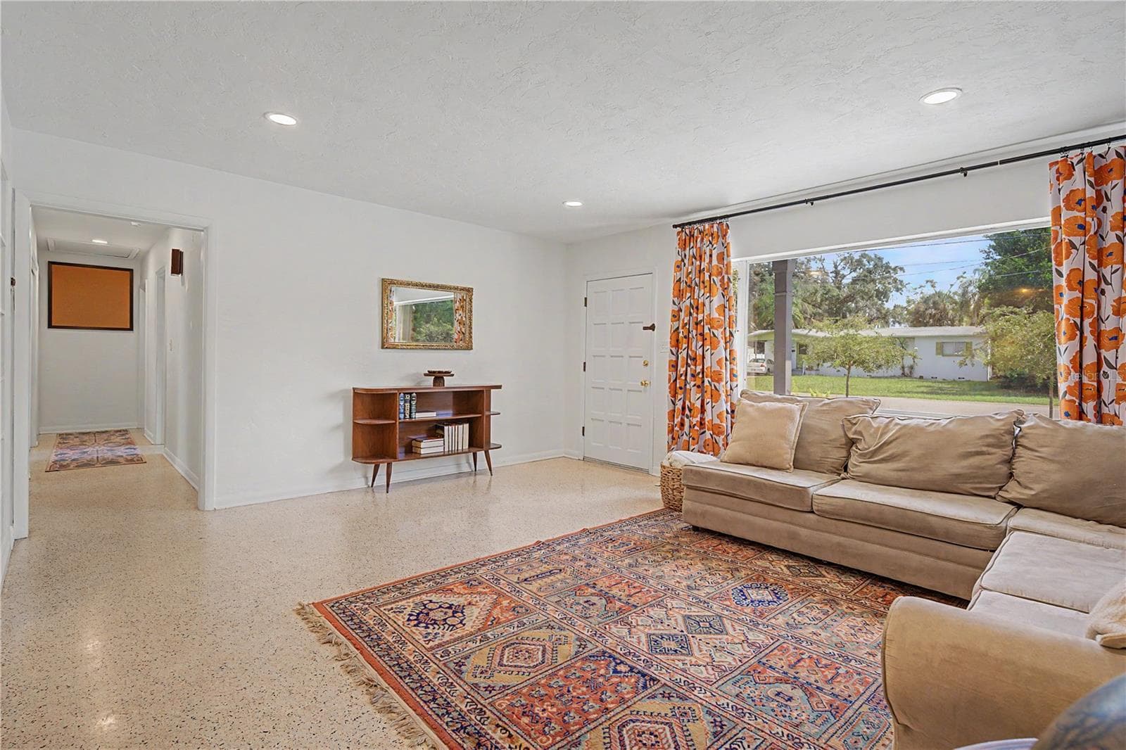 Single Family Residence at 10246 N VALLE DR, TAMPA, photo 9 of 43