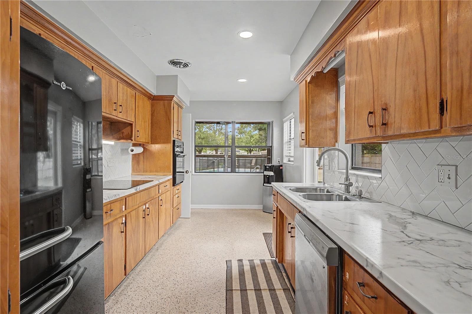Single Family Residence at 10246 N VALLE DR, TAMPA, photo 11 of 43