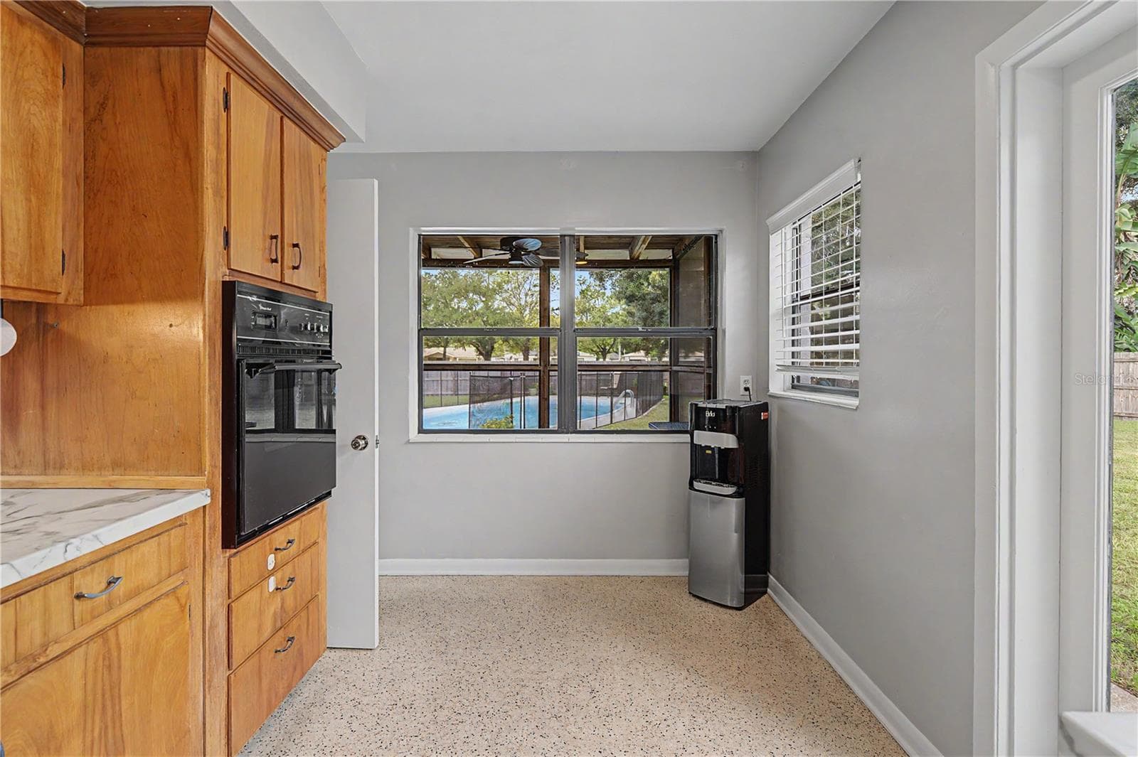 Breakfast Nook - 10246 N VALLE DR, TAMPA