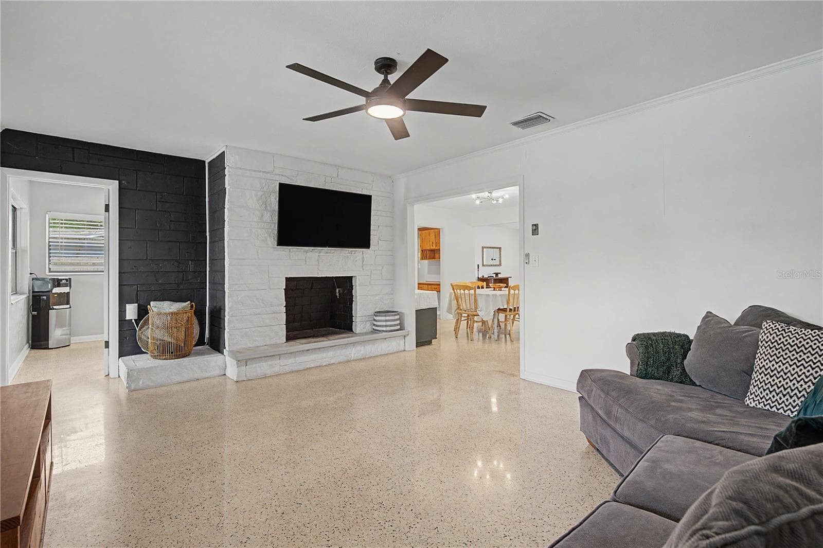 Single Family Residence at 10246 N VALLE DR, TAMPA, photo 15 of 43