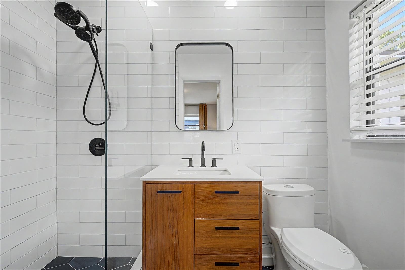 Primary Bathroom - 10246 N VALLE DR, TAMPA