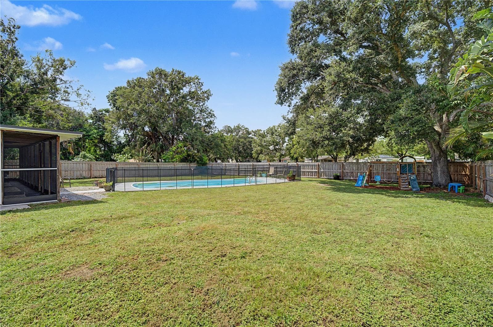 Single Family Residence at 10246 N VALLE DR, TAMPA, photo 36 of 43