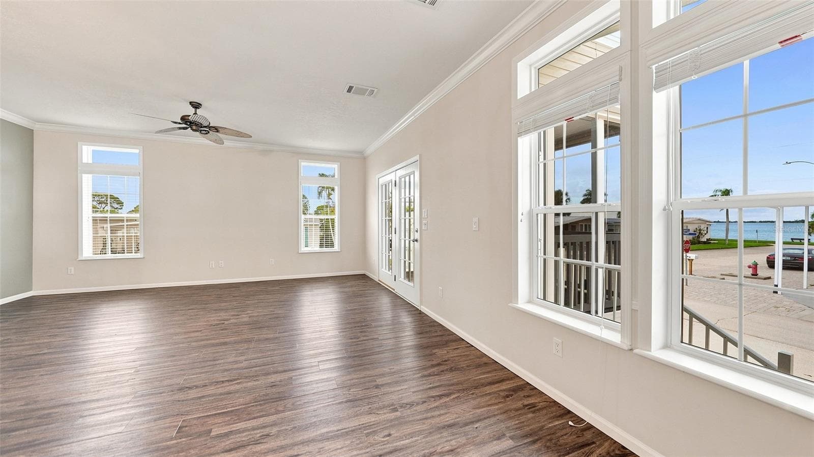 Extra light with transom windows - 10315 CORTEZ RD W #2F, BRADENTON