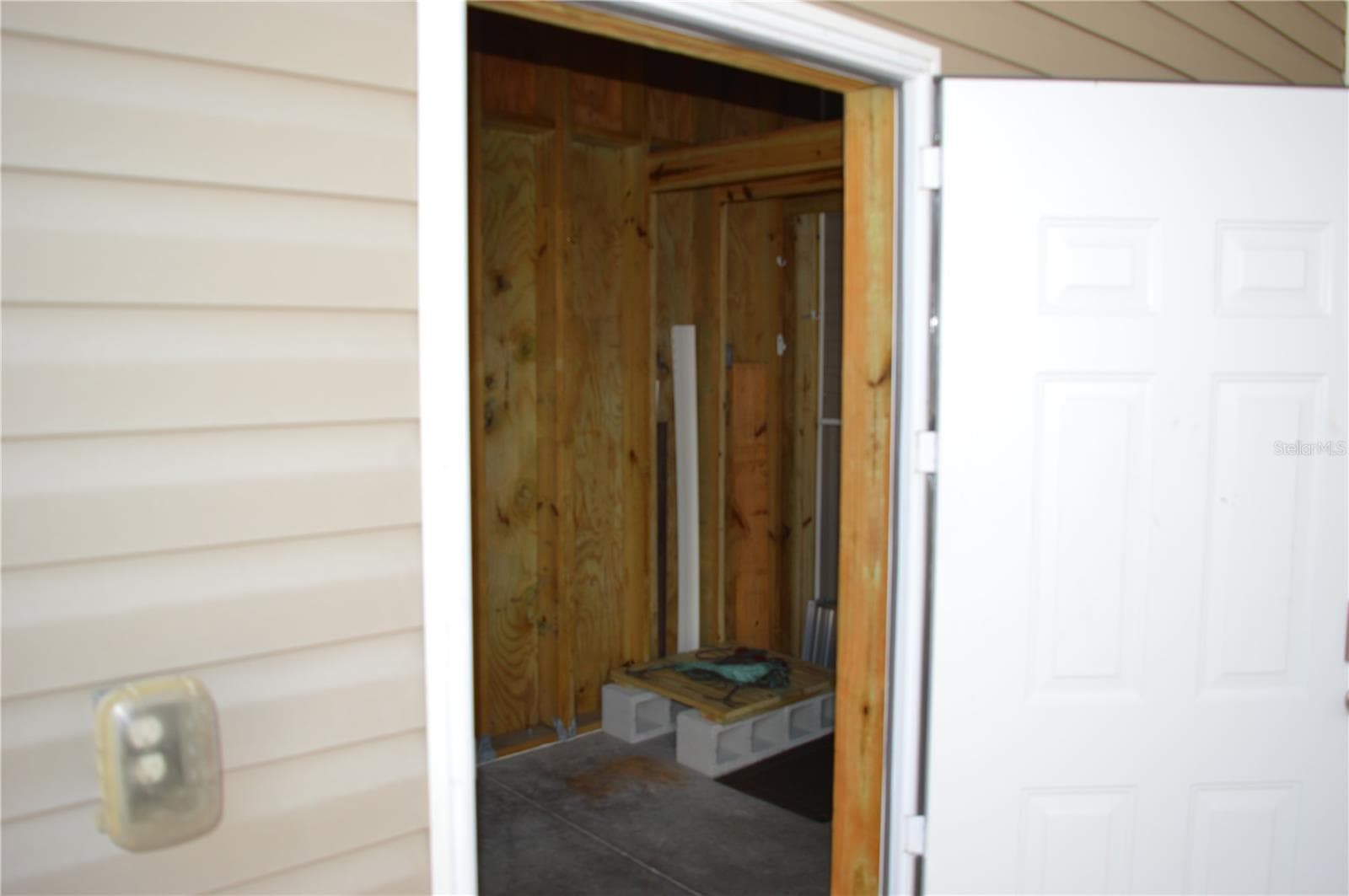 Additional attached, spacious shed - 10315 CORTEZ RD W #2F, BRADENTON