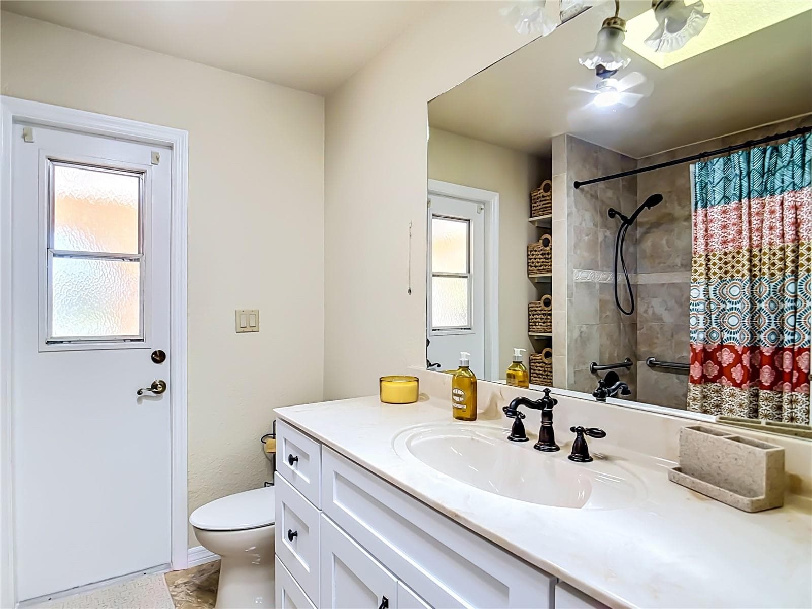 En Suite Bath With Door To Lanai - 18473 OHARA DR, PORT CHARLOTTE