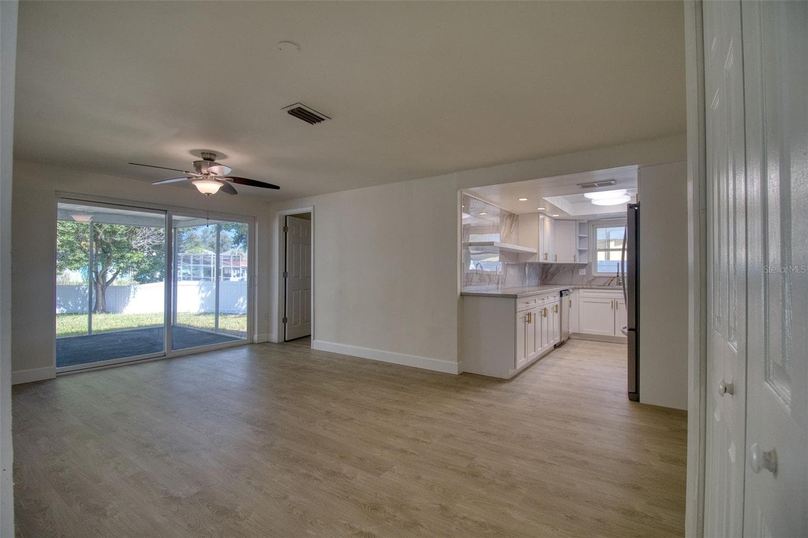 Den to kitchen - 5425 DRINKARD DR, NEW PORT RICHEY