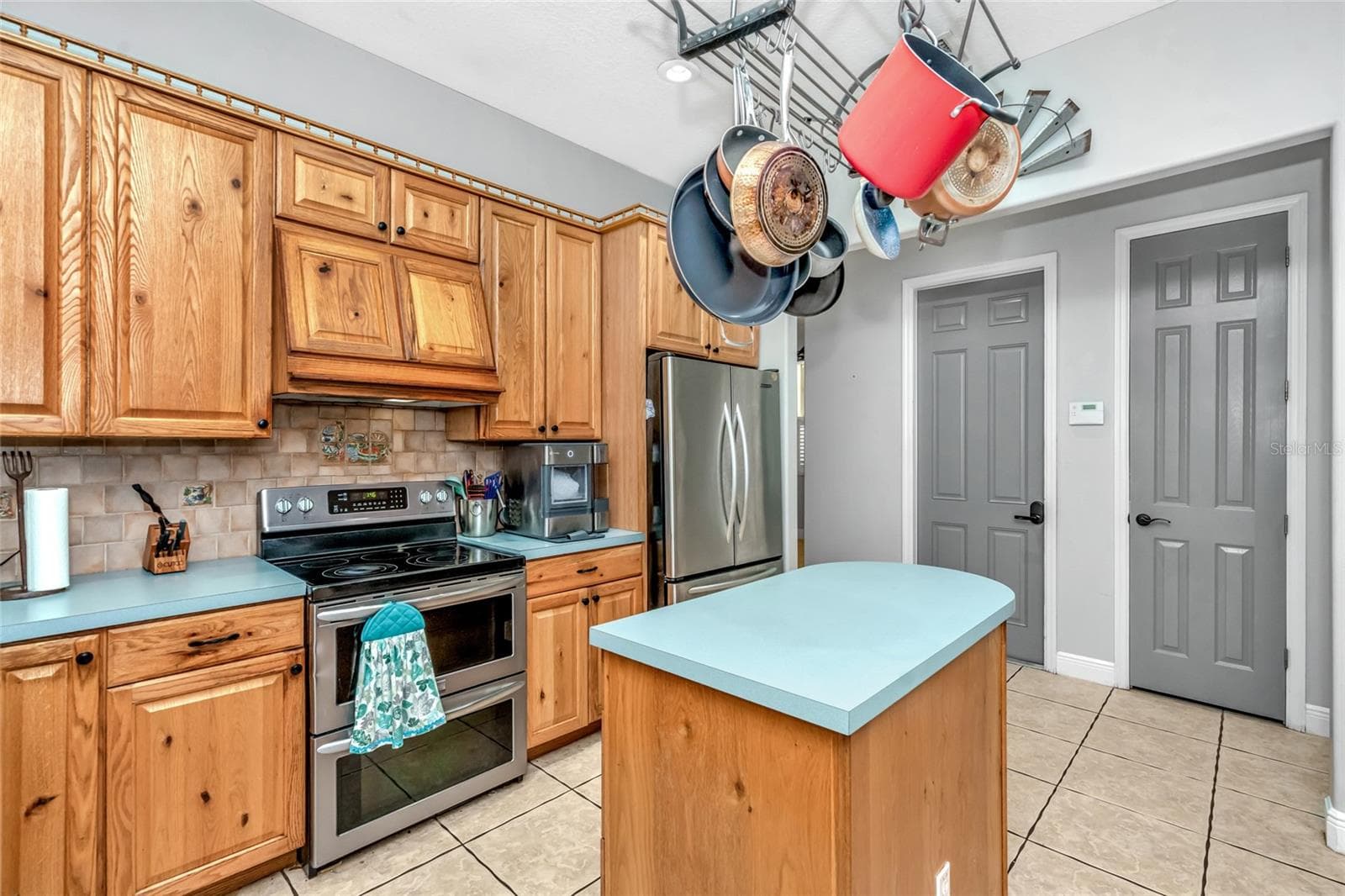 Kitchen with island - 6122 REGINA PL, LAND O LAKES