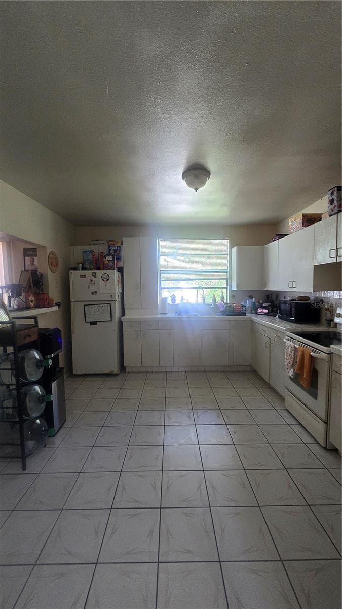 Single Family Residence at 1208 E 26TH AVE, TAMPA, photo 3 of 14