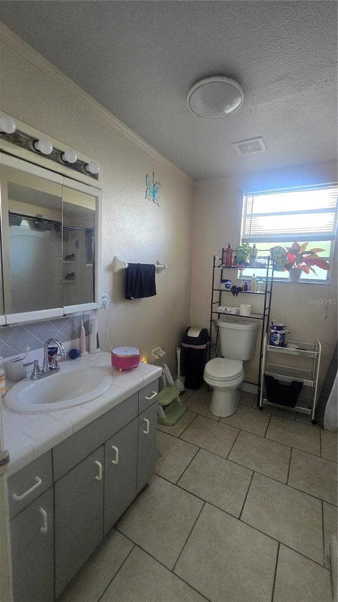 Single Family Residence at 1208 E 26TH AVE, TAMPA, photo 7 of 14