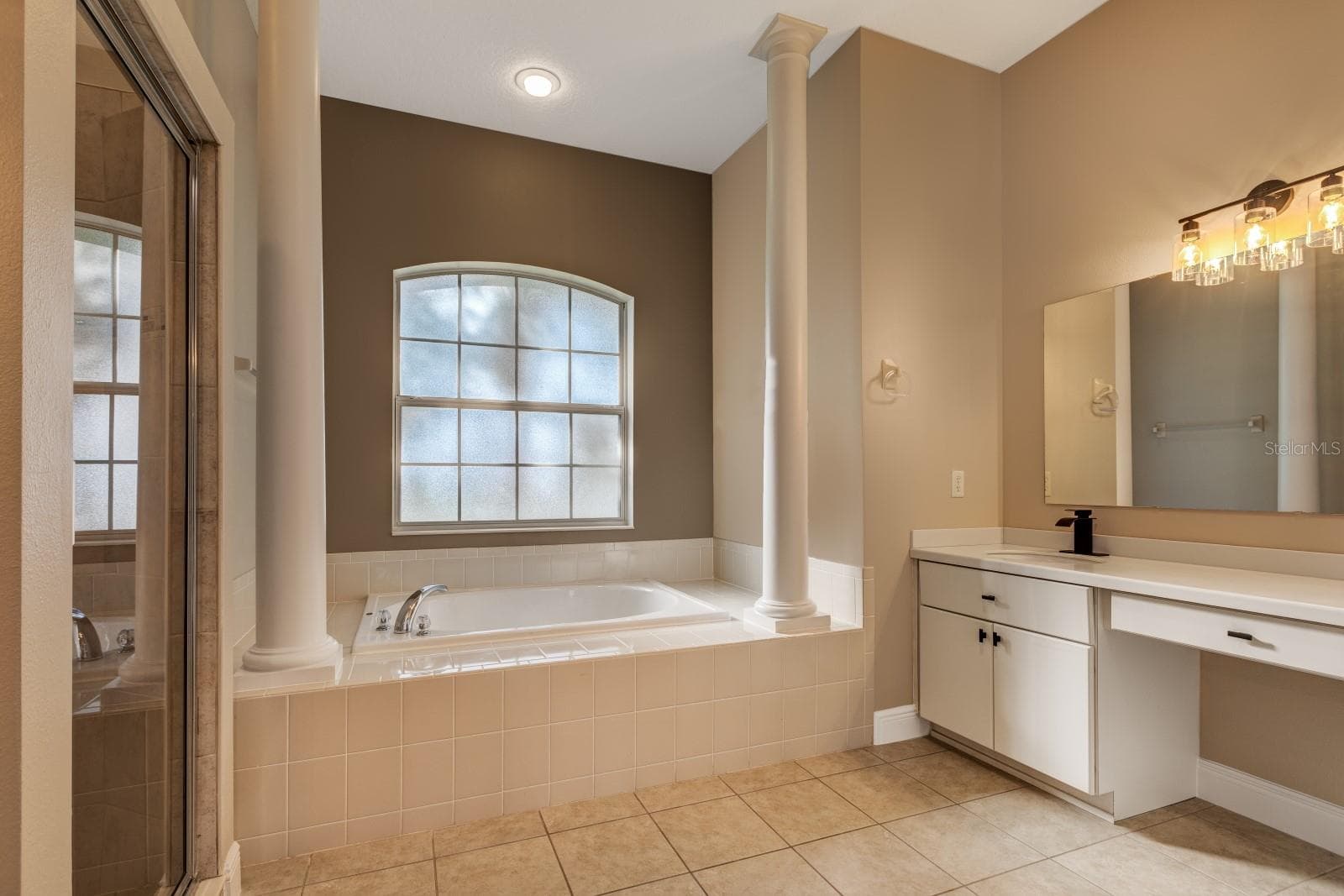 En Suite - 27303 GINGERBREAD PL, LEESBURG