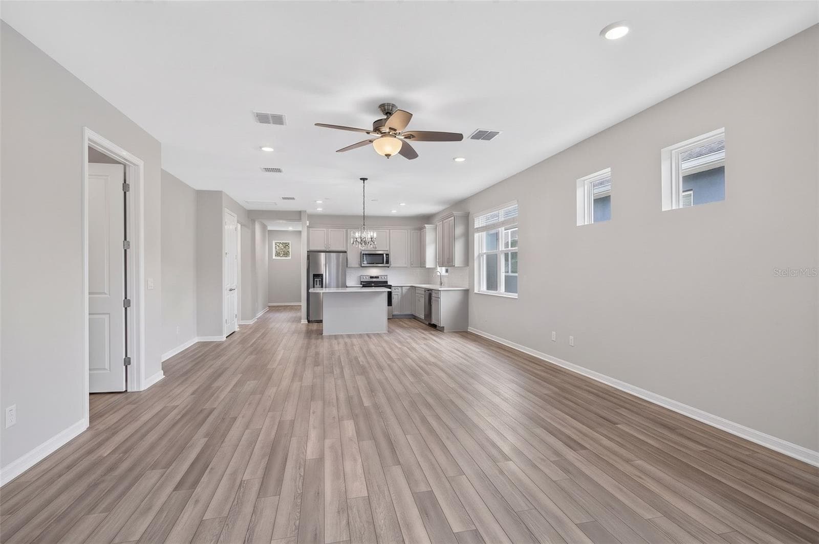 LIVING SPACE - 13418 PRINCESS ST, WINTER GARDEN