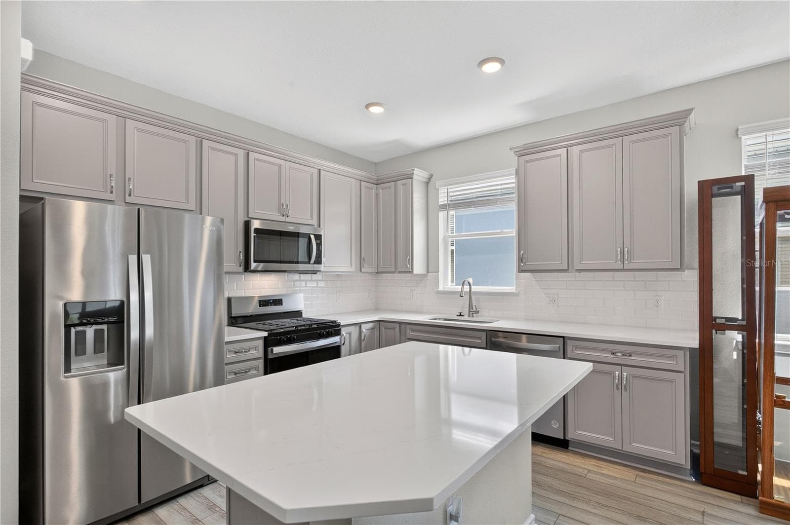 KITCHEN - 13418 PRINCESS ST, WINTER GARDEN