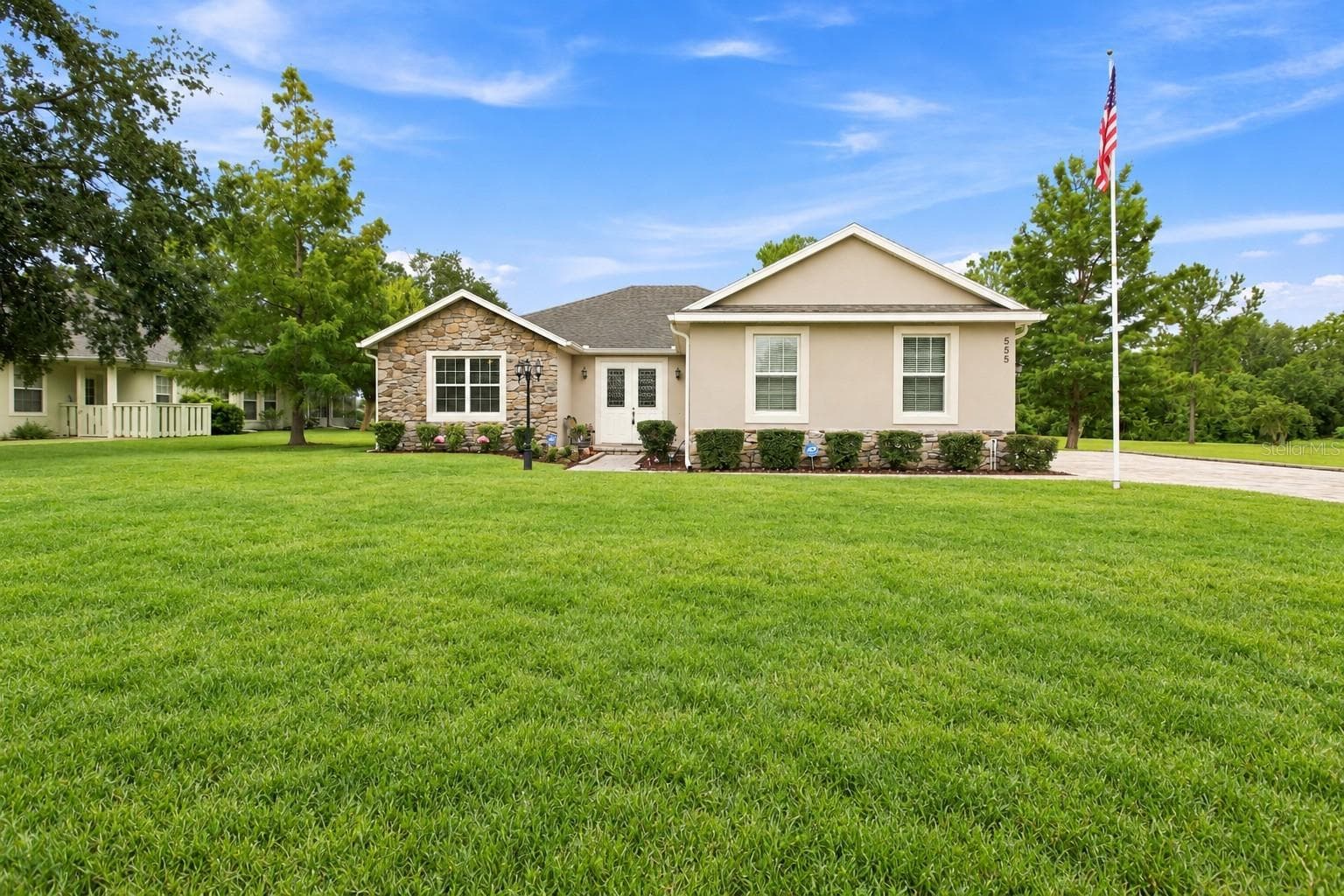 555 DOWLING CIR