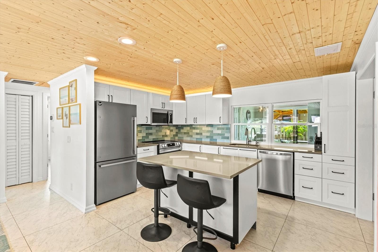 Single Family Residence at 315 AZALEA RD, VENICE, photo 8 of 33