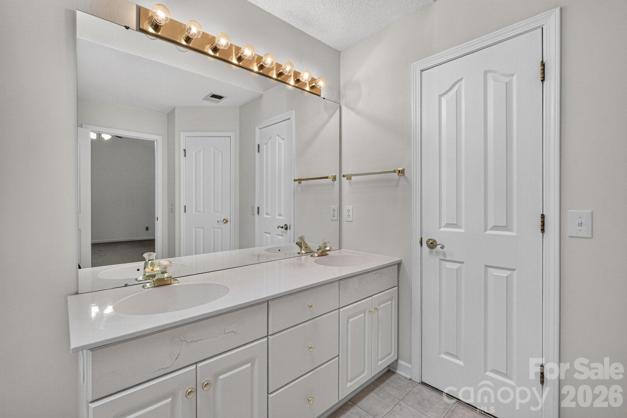 Single Family Residence at 5726 Swanston Drive, Charlotte, photo 21 of 44