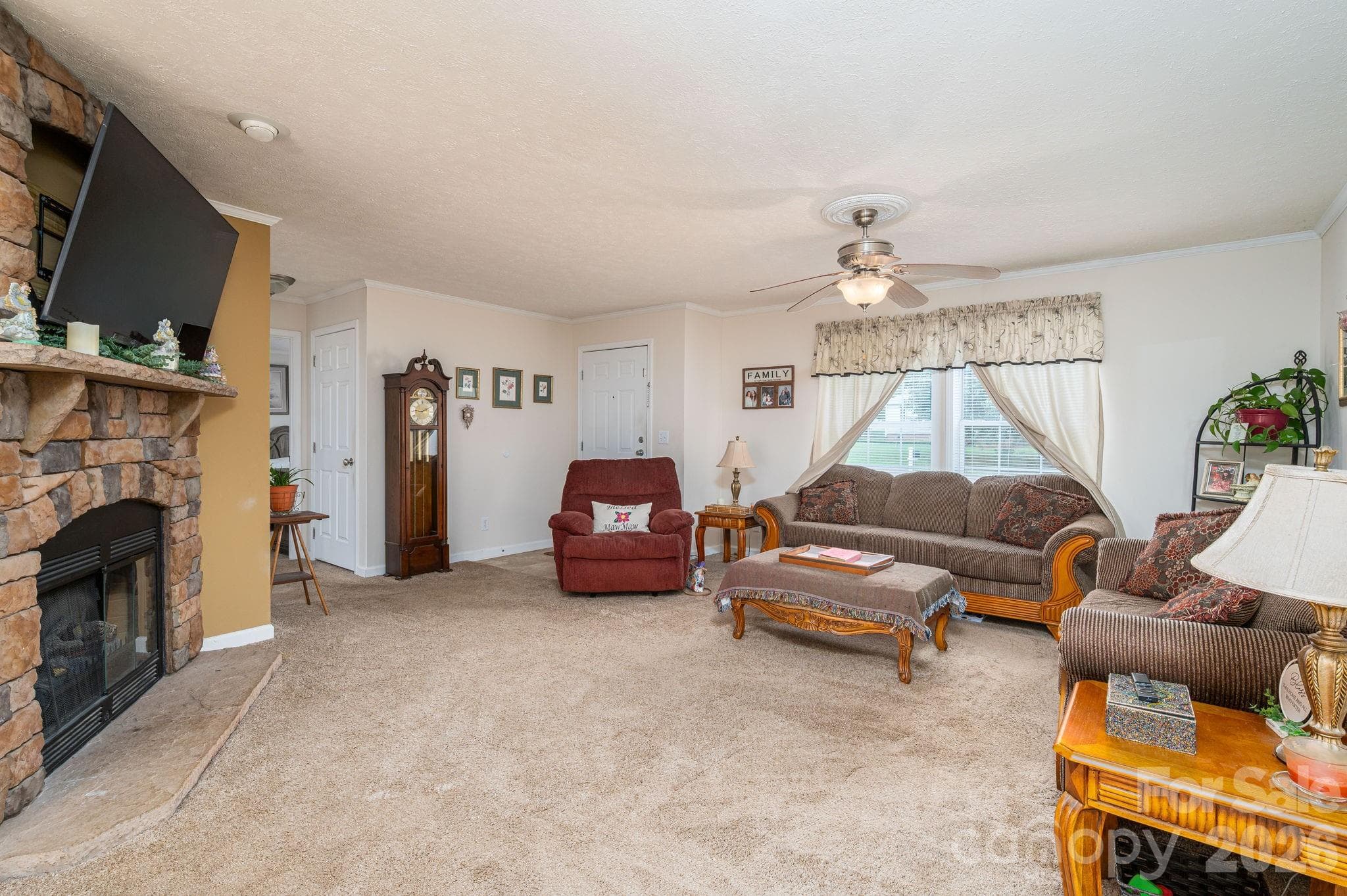 Den - 2224 Sterling Ridge Drive, Newton
