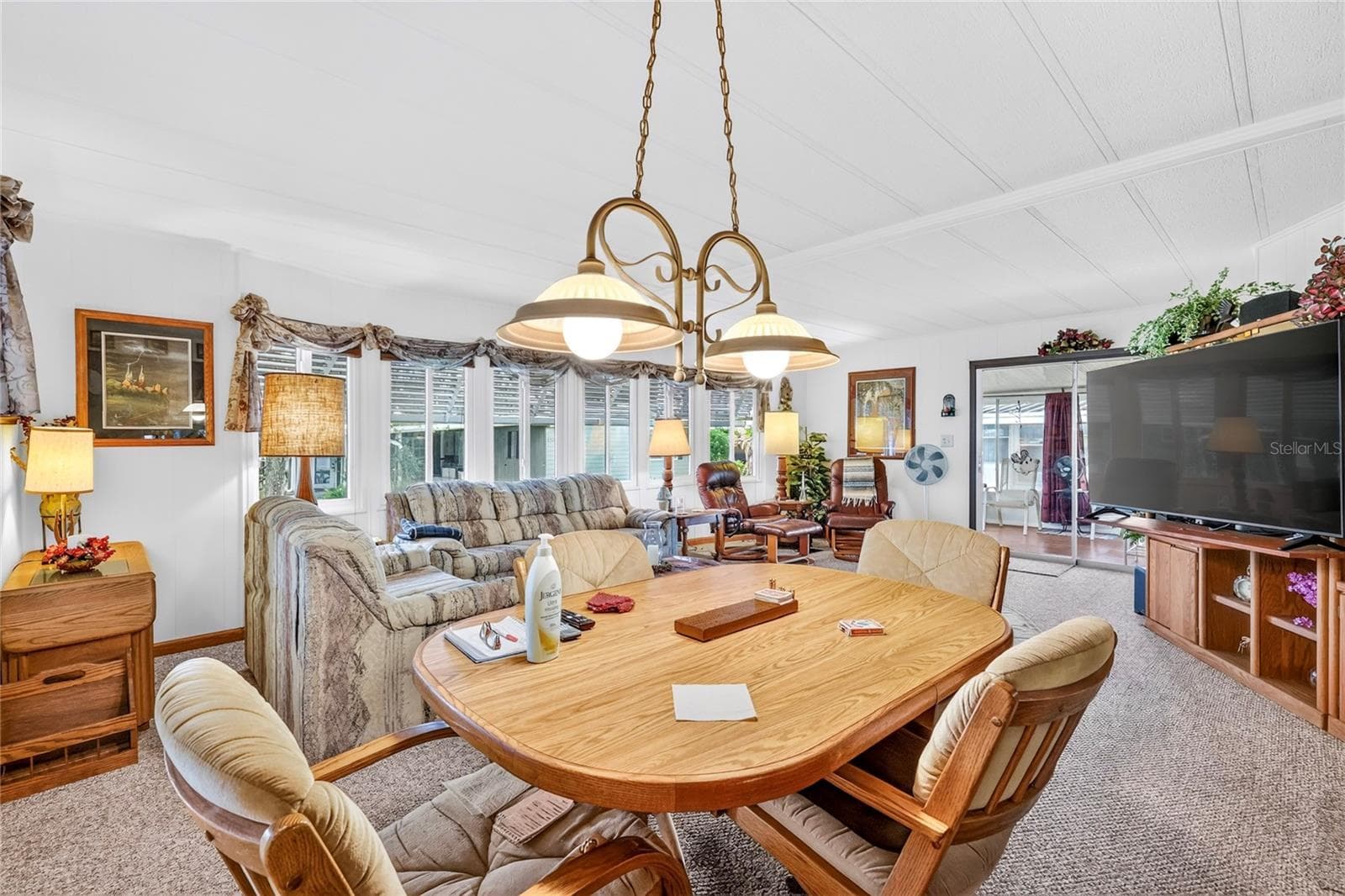 Everything Stays - 210 PALM MEADOWS DR, EUSTIS
