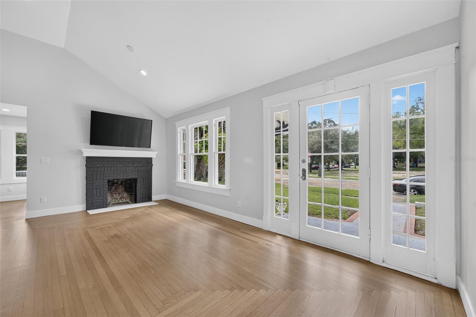 Front Entrance and great room - 323 E AMELIA ST, ORLANDO
