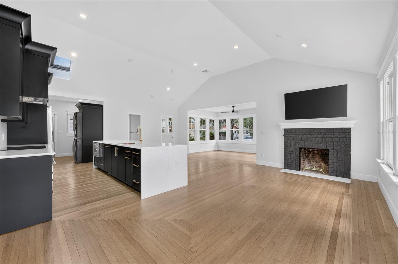 Great Room and Kitchen - 323 E AMELIA ST, ORLANDO