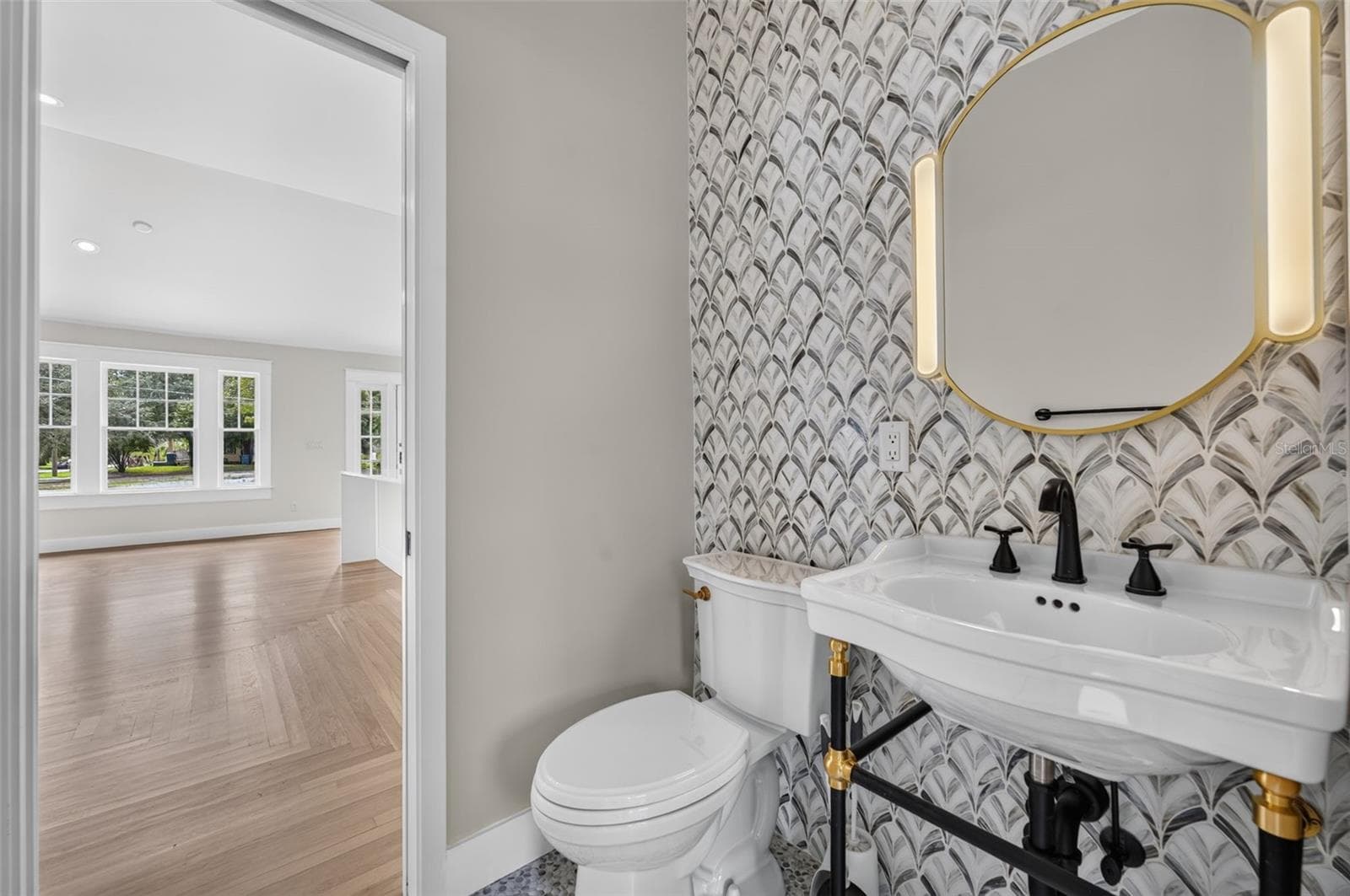 Half bathroom - 323 E AMELIA ST, ORLANDO