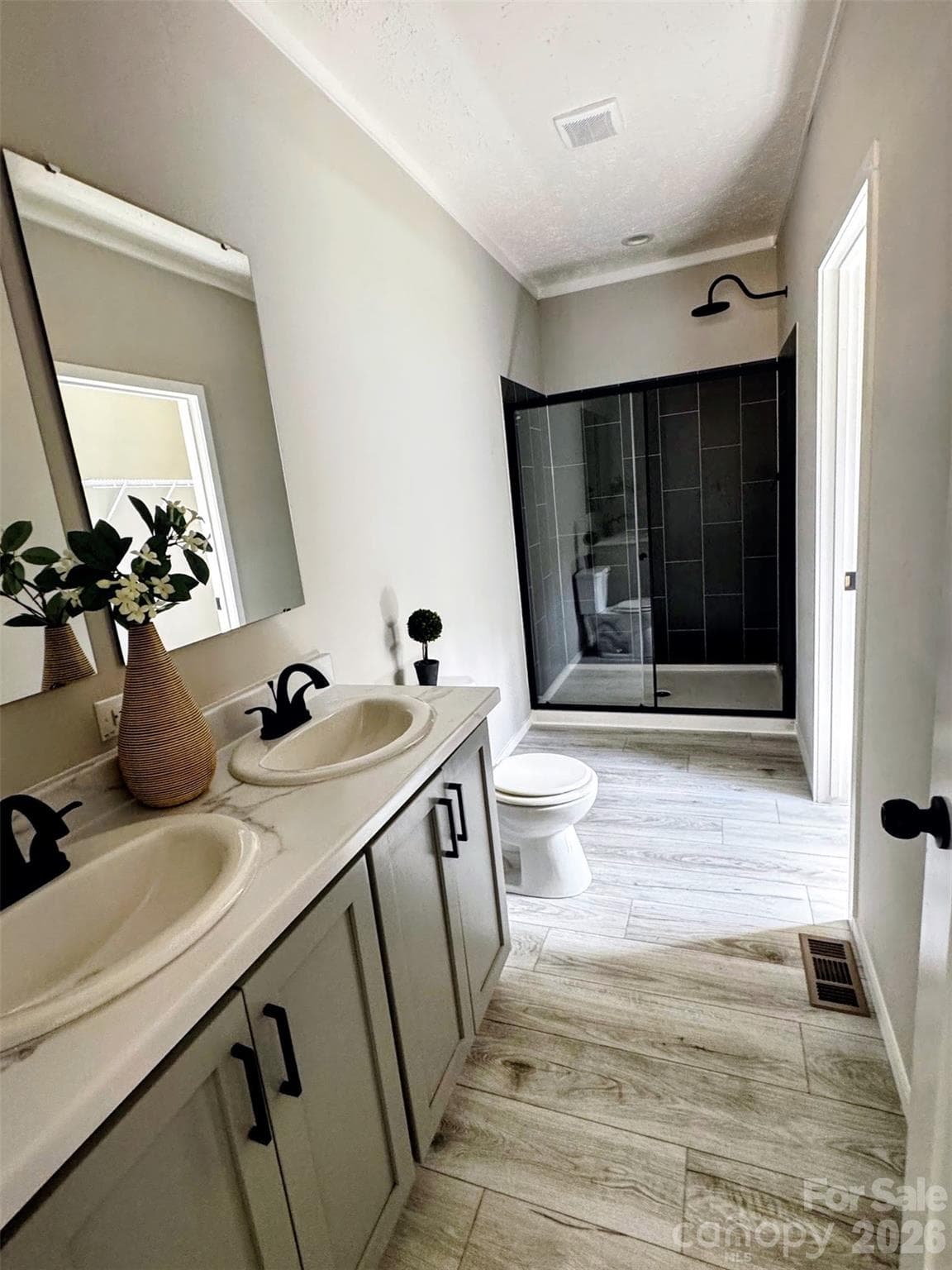 primary bathroom w/ dual sink vanity - 105 Cottontail Lane, Statesville
