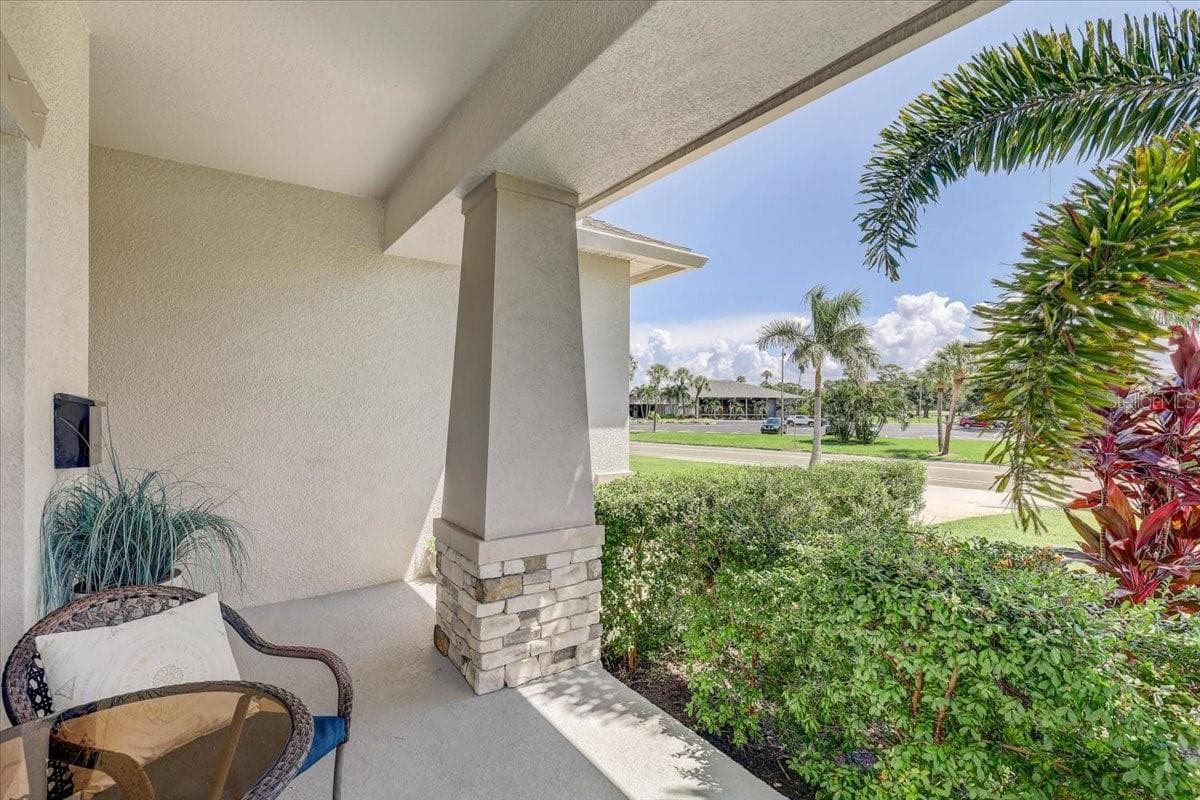 Single Family Residence at 2194 FAIRWAY AVE S, ST PETERSBURG, photo 5 of 85