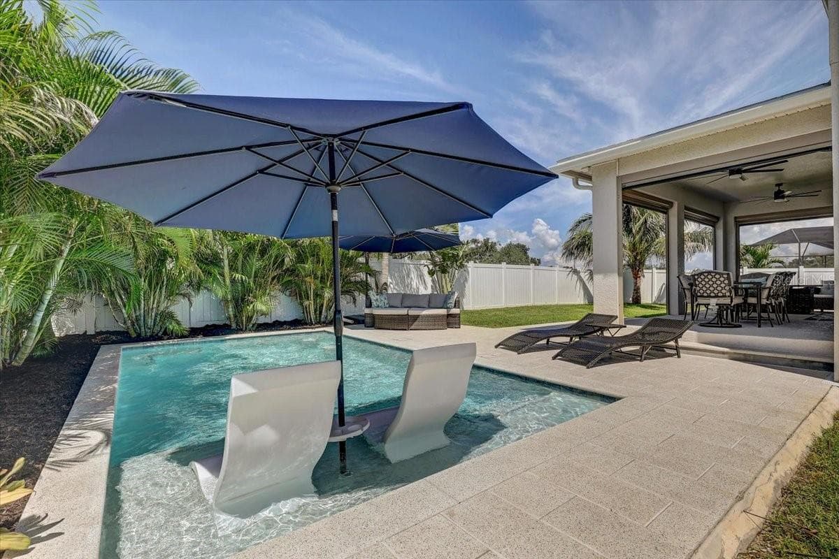 Single Family Residence at 2194 FAIRWAY AVE S, ST PETERSBURG, photo 60 of 85
