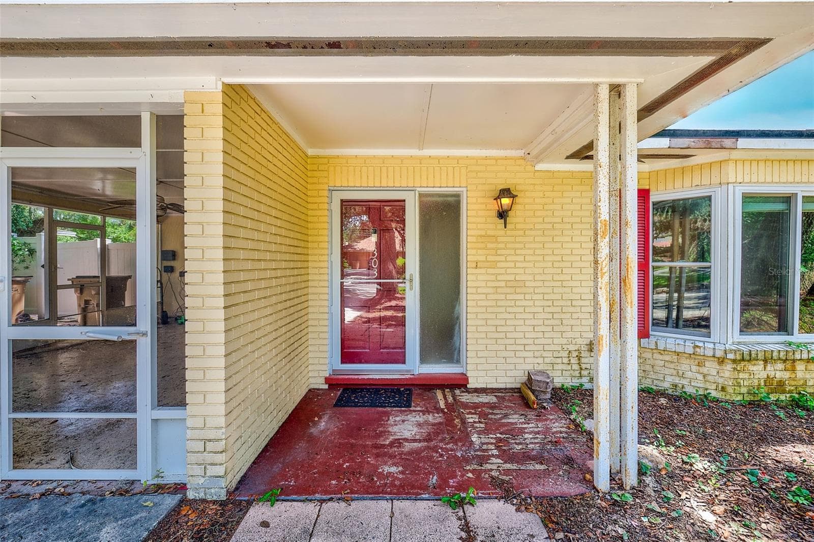 Single Family Residence at 303 SAINT AUGUSTINE AVE, TEMPLE TERRACE, photo 4 of 44