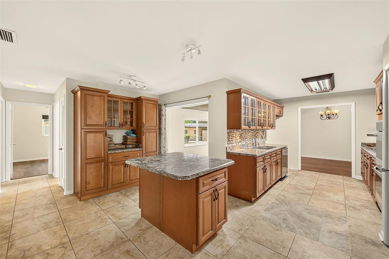 Single Family Residence at 303 SAINT AUGUSTINE AVE, TEMPLE TERRACE, photo 13 of 44